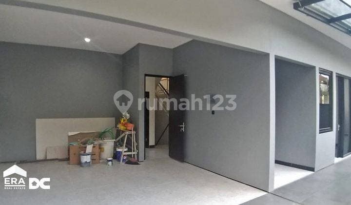 Rumah tengah kota Semarang siap pakai kawasan elit dekat tol dekat Akpol dekat sekolah internasional disewakan di Singotoro Candisari Semarang atas