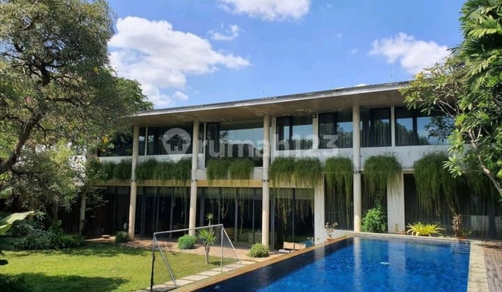 Rumah Luas Dengan Konsep Villa di Pejaten Barat S5515