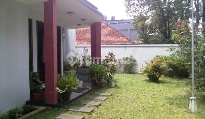 Rumah Lux Jalan Windu Gatot Subroto Bandung