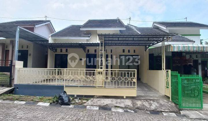 Rumah dijual di tengah kota dengan fasilitas semi furnished,nyaman asri
