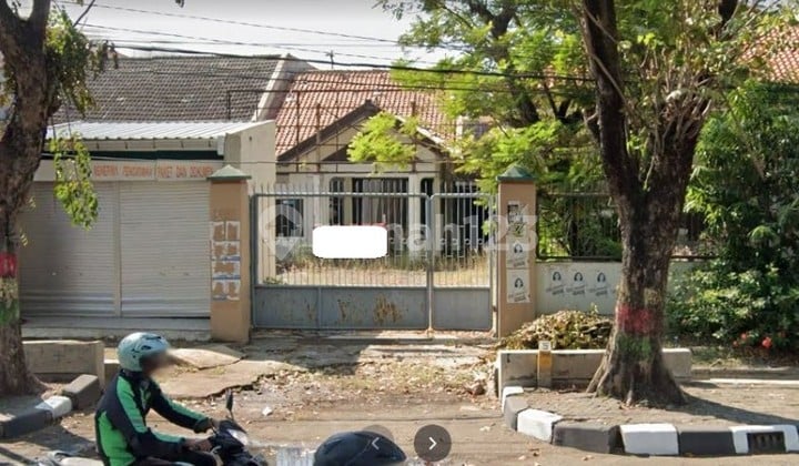 Rumah lama pinggir jalan raya tengah kota Semarang, Jalan Kompol Maksum