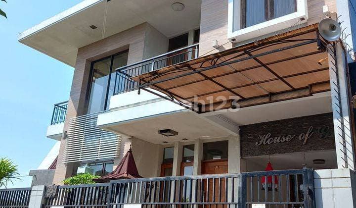 Jual Rumah/Villa SHM Sudah Renovasi Utara + Timur di Pudak Payung