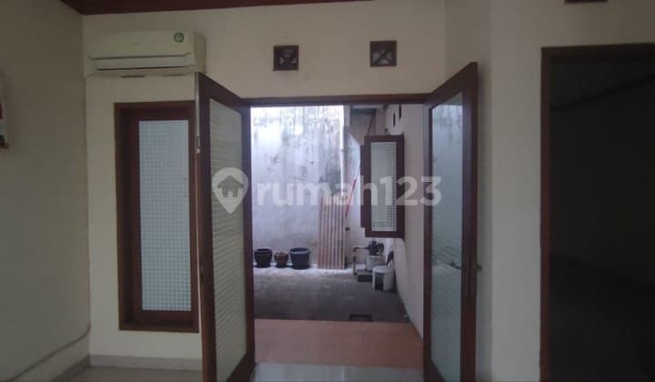 RUMAH DAERAH PEJOMPONGAN JAKARTA PUSAT