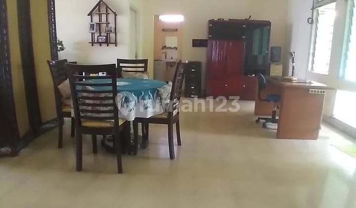 Rumah Strategis & Terdapat 5 Kamar Kos @Jl Otista, Cipinang