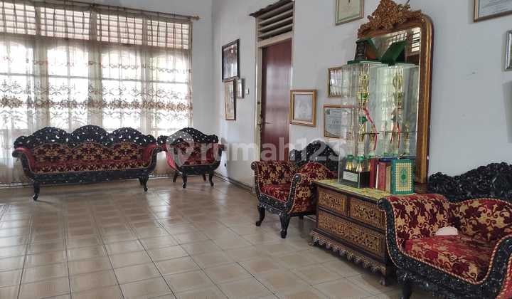 Rumah untuk usaha perhotelan atau restoran di Jalan Protokol S. Parman
