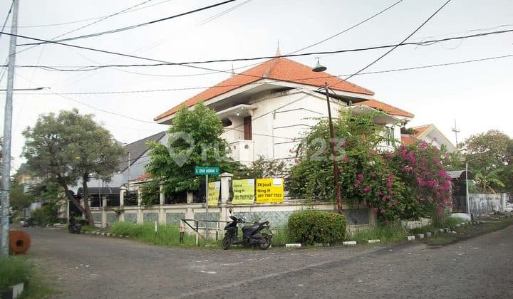 Rumah di Jemur Andayani, Hook/Pojokan, Row Jalan lebar bisa 3 mobil, bisa untuk rumah tinggal/kantor - NH -