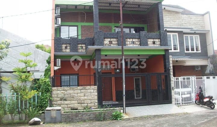 Rumah di Taman Kutisari Indah Utara, 2 Lantai, Minimalis Modern, Design Interior bagus, Siap Huni