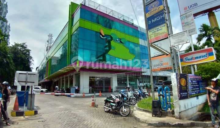 Gedung 4 lantai yang terdiri dari 6 ruko gandeng di Boulevard Barat raya,Kelapa Gading.cck utk kantor,showroom,klinik,retail,kampus dll