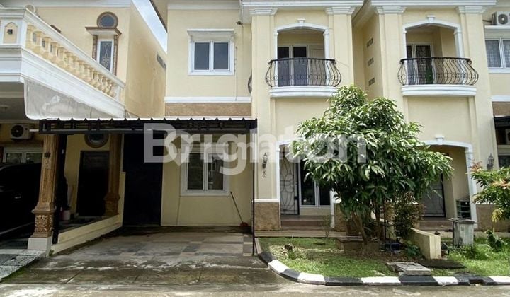 RUMAH TOWNHOUSE CANTIK DI DALAM KOMPLEK PERUMAHAN MEWAH DI OPI JAKABARING