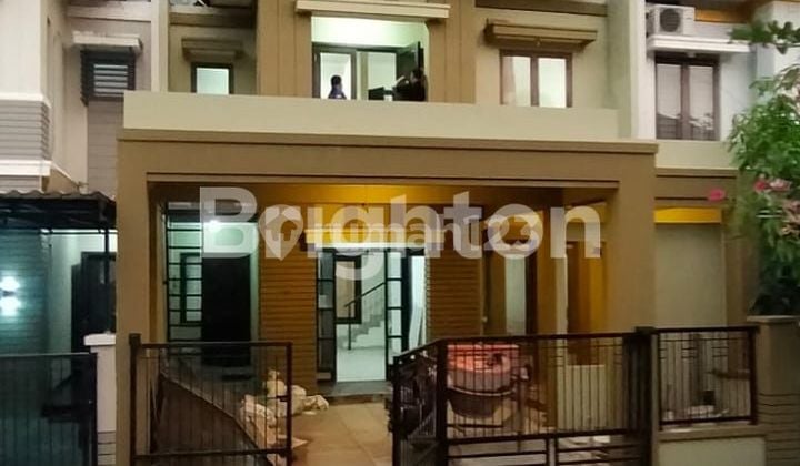 RUMAH SIAP HUNI BARU RENOVASI DI CENTRAL PARK A. YANI SURABAYA LOKASI STRATEGIS