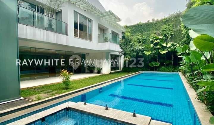 Ready-to-Occupy House in Strategic Location, Patal Senayan Area.