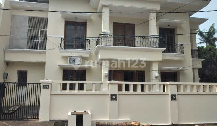 Rumah Baru Hoek 2 Lantai,Lokasi Ok di Taman Alfa Indah