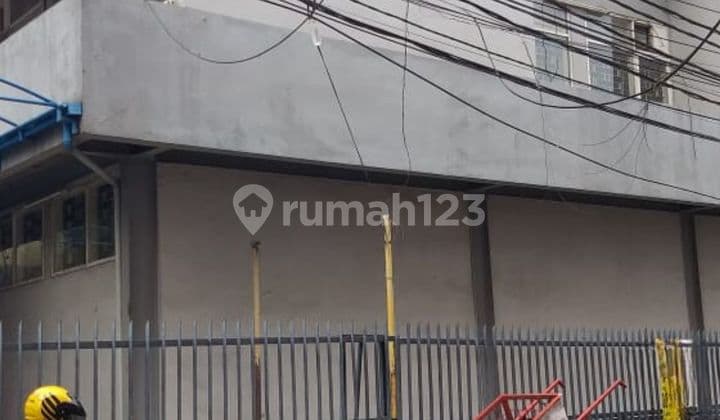 Mini Gedung lokasi strategis cocok untuk kos