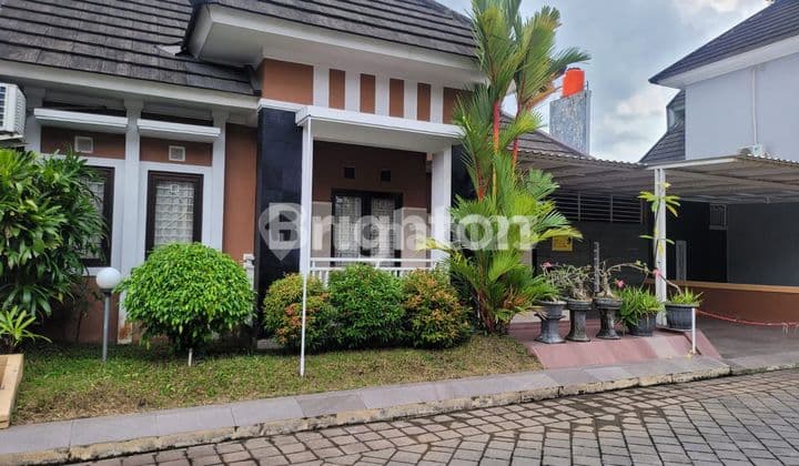 RUMAH CANTIK DLM CLUSTER DEKAT STADION MAGUWO