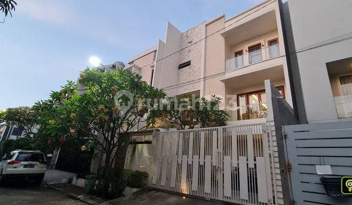 Jual Rumah Mewah Minimalis Modern Full Furnished di Villa Permata Gading