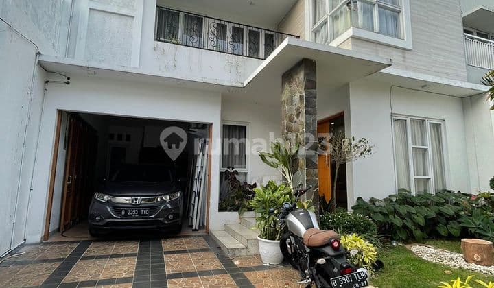 Comfortable Modern House in a Complex in Rawamangun, East Jakarta