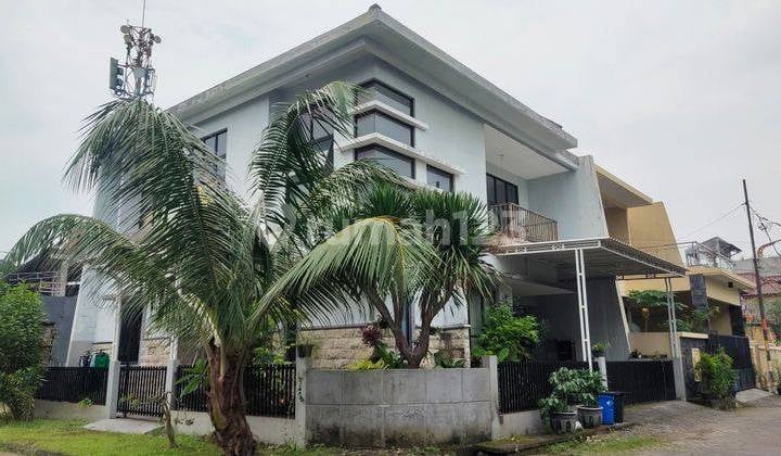 2 menit dr masjid agung Al-Akbar. Cocok usaha/kantor @gayungsari