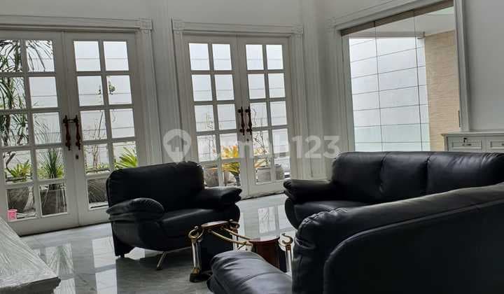 Rumah Besar Lux Singgasana Raya