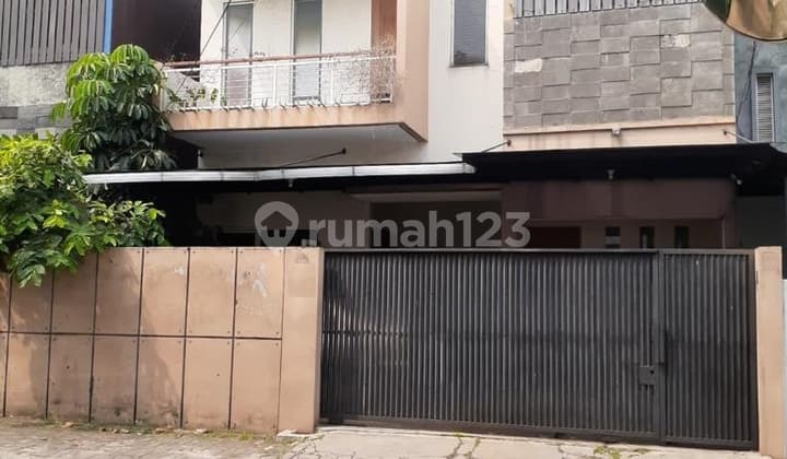 Rumah siap huni furnished di Veteran Bintaro