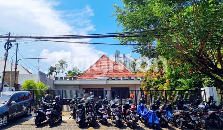 RUMAH USAHA BANGUNAN BELANDA JL. IMAM BONJOL PUSAT KOTA LINGKUNGAN ELIT dekat Raya Darmo, Diponegoro, pusat bisnis dan komersial.