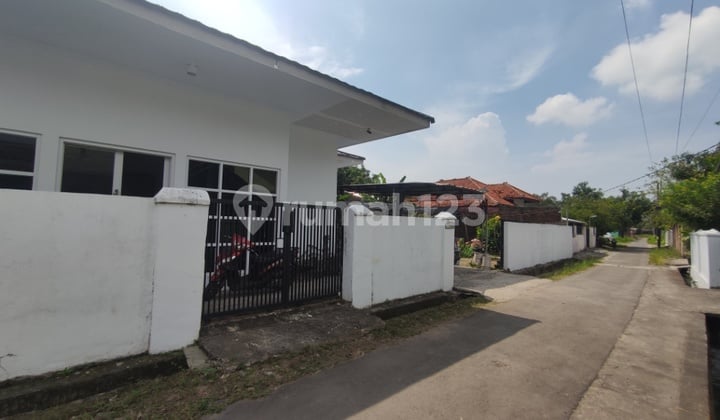 Rumah Beberhalaman Luas Dekat Csb Mall