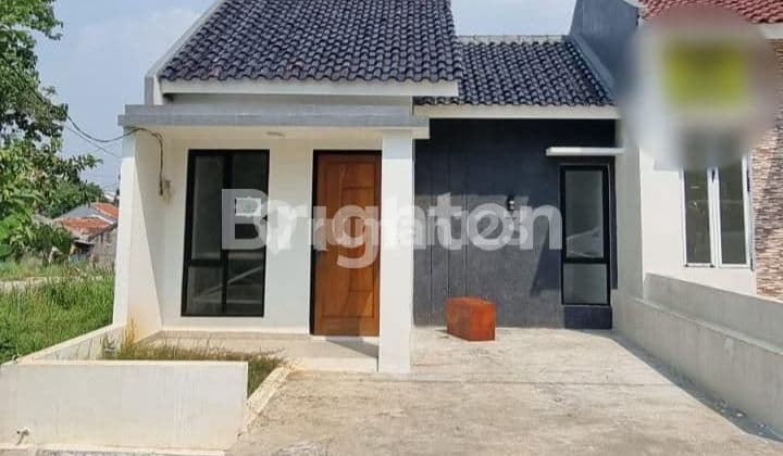 Minimalist House in Cilebut