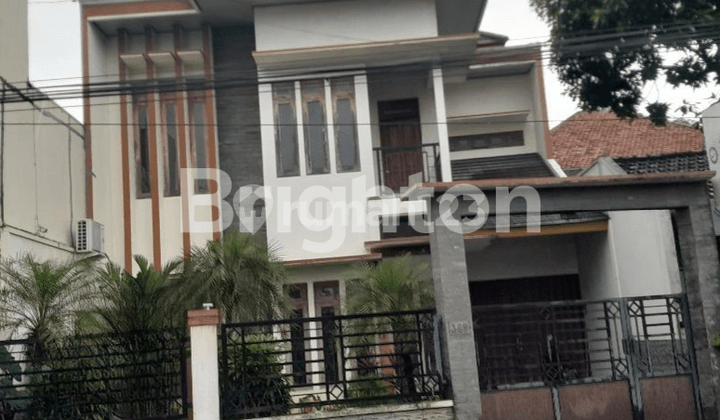 RUMAH 2 LT PINGGIR JALAN RAYA SIAP HUNI