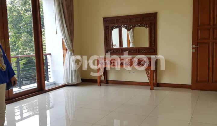 RUMAH MEWAH DAN NYAMAN