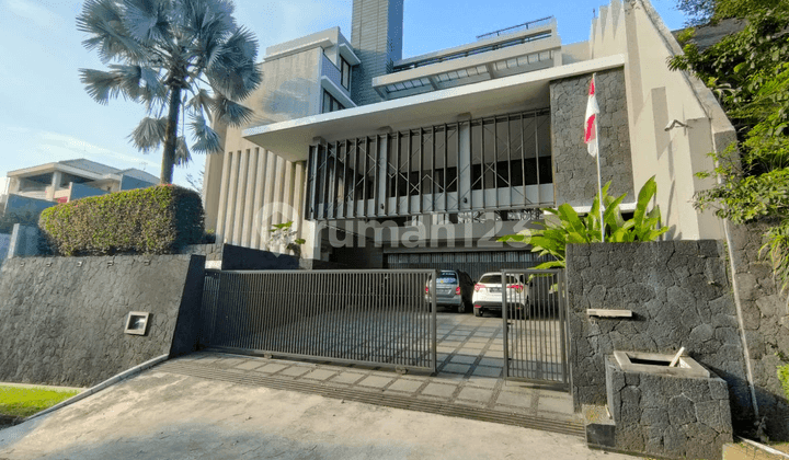 TURUN HARGA! RUMAH SUPER LUXURY 4 LANTAI DI SETRA DUTA ADA LIFT