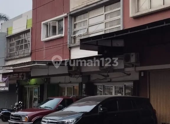 Ruko 2 Lantai Limus Pratama Ramai dan Strategis (IR)