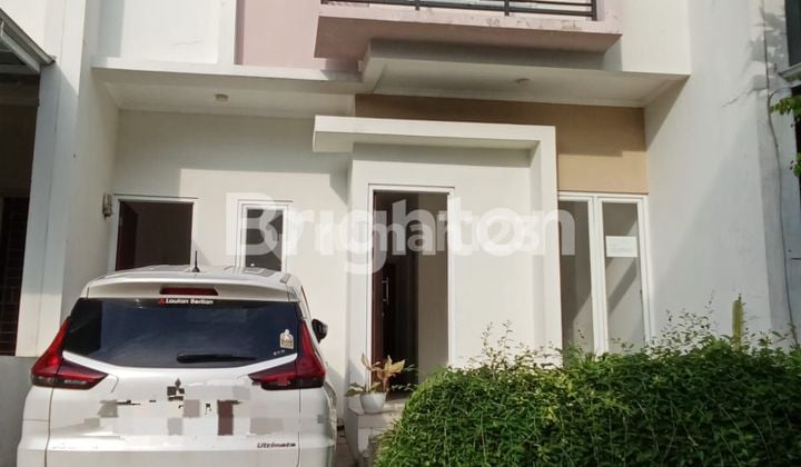 RUMAH SIAP HUNI DI PINGGIR JALAN RAYA