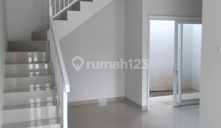 Rumah Dua Lantai Di Cilincing