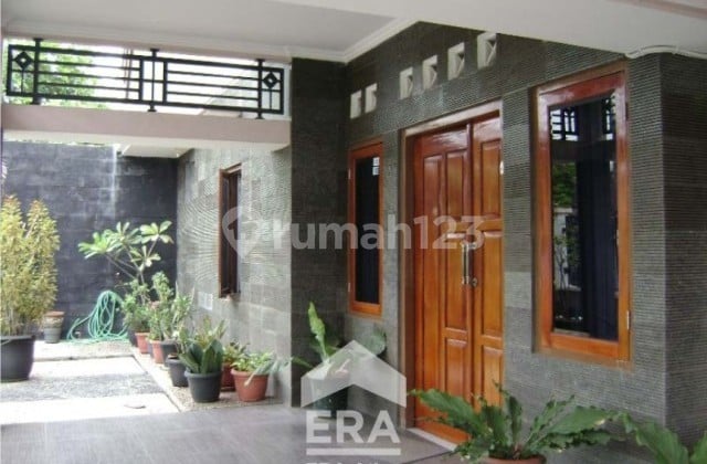 Rumah Siap Huni, Dekat Tugu Muda