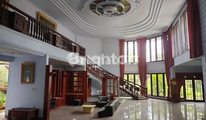LUXURY BUILDING HOUSE, PREMIUM, BONUS WITH EXTENSIVE LAND IN TULUNGAGUNG