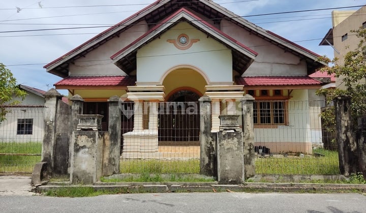 Rumah dengan Luas tanah 900 m2 di Tangkerang Tengah, Pekanbaru
