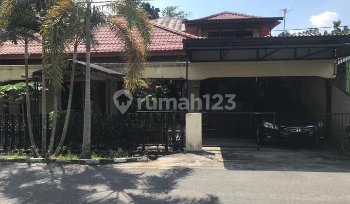 Rumah nyaman di Jalan sekolah luas Tanah 300 m2
