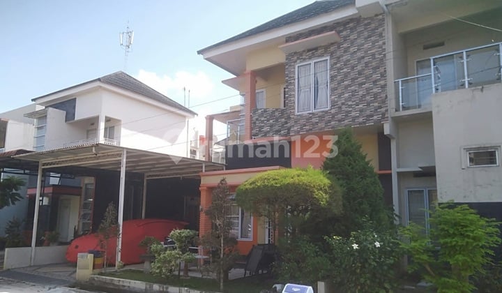 Rumah Mewah siap huni di tengah kota