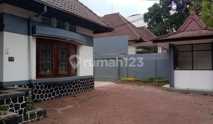 Rumah Klasik Lokasi Strategis Main Road Di Pajajaran