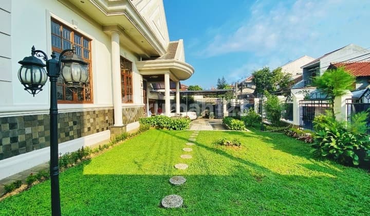 Strategic Ready-to-Occupy House in South Jakarta Area
