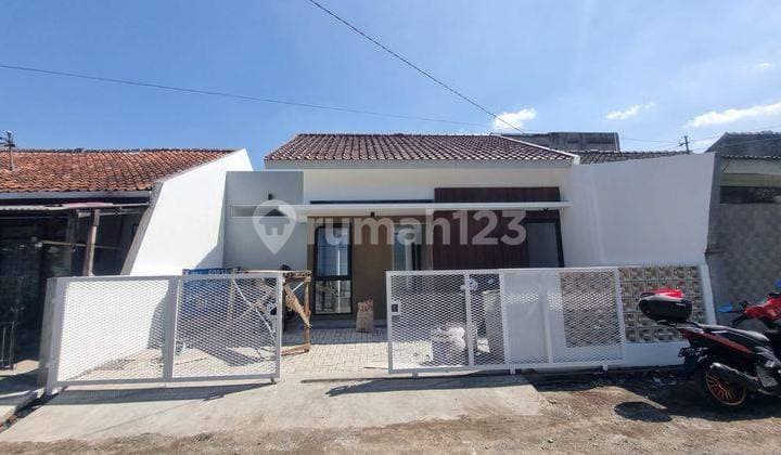 Rumah Baru Siap Huni Modern Minimalis Di Taman Kopo Indah