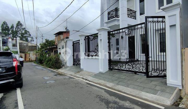 Rumah baru dalam komplek di Duren Sawit,Jakarta Timur