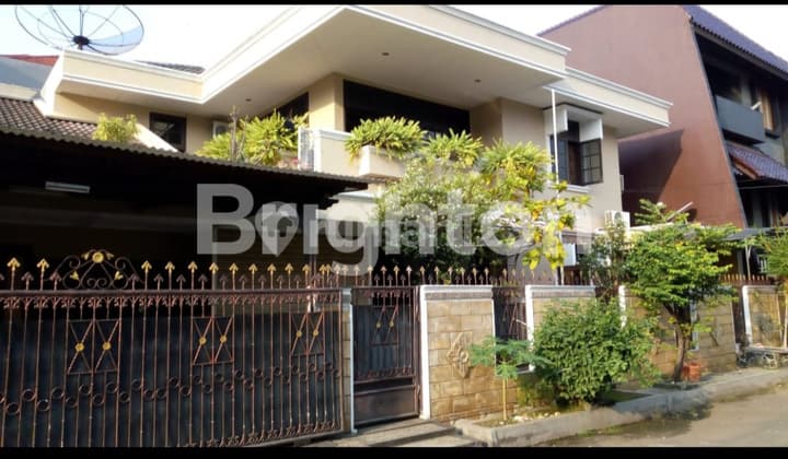 RUMAH KELAPA GADING JAKARTA UTARA LT 350, LB 460, 5KT, SHM, IMB, DEKAT MALL KELAPA GADING
