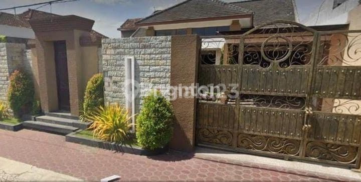 RUMAH BANGUNAN ISTIMEWA FULL JATI DI TEMPAT STRATEGIS PARKIR LUAS DI TULUNGAGUNG