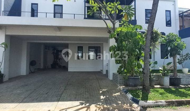 Rumah Asri Dengan Swimming Pool dan Siap Huni di Bintaro Sektor 8