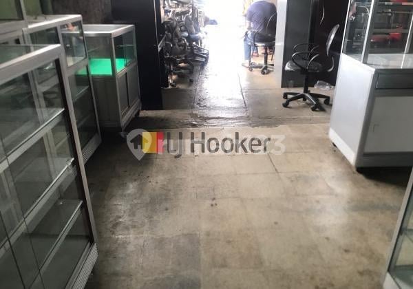 RUMAH Tua Hitung Tanah zona komersil di Petojo Jakarta Pusat