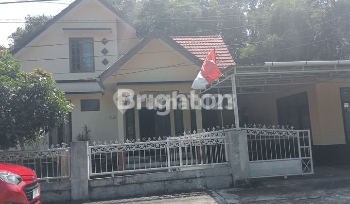 RUMAH 2 LANTAI SIAP HUNI DITENGAH KOTA