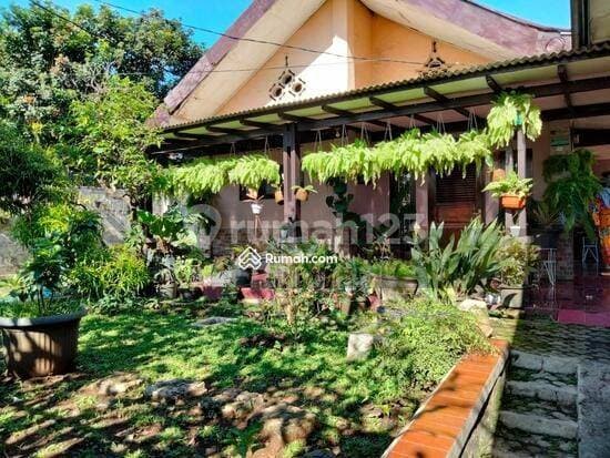 Rumah + 7 Kios Kondisi tersewa di Kawasan Komersial Dan Pusat Bisnis Depok di Jl. Kartini Raya . Sangat Cocok Buat Usaha