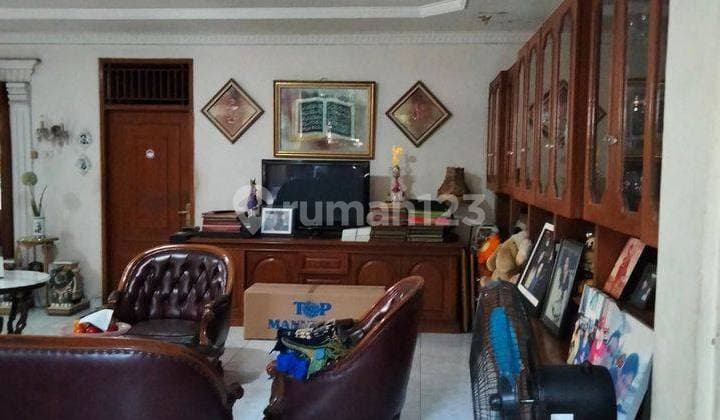 Dijual Rumah Eklusive Dikawasan PUSAT BISNIS TEBET TIMUR RAYA lokasi sangat strategis sangat cocok buat usaha maupun Kantor . karena sekitarnya sdh banyak Resto dan Perkantoran .jual dibawah Harga pasar