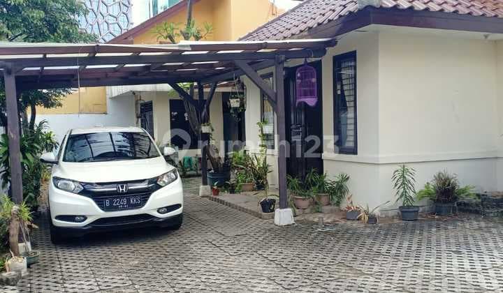 Boarding House fully occupied in the Business Center of Kuningan Setia Budi South Jakarta behind the Tax Building just a step away from LRT and Busway Kuningan Station and very suitable for Exclusive Boarding House