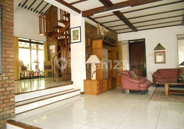 Rumah Bagus Luas Klasik di Cisitu Dago, Bandung
